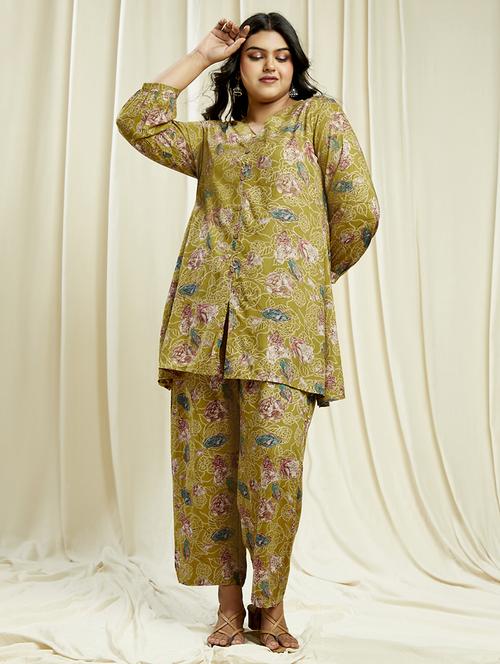 globus gloplus women green v-neck floral print tunic with wide leg trousers plus size co-ord set - 21910609 - Standard Image - 0
