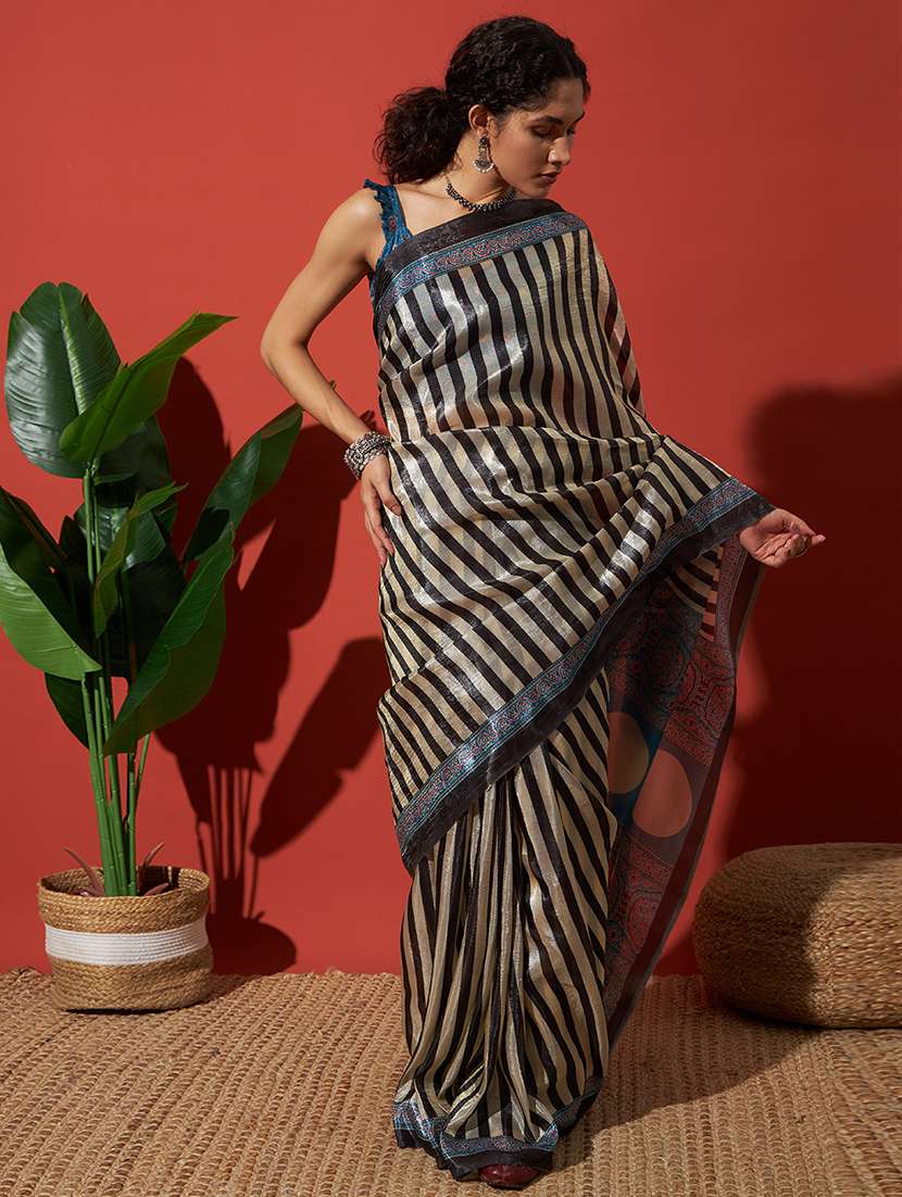 women printed casual wear saree with blouse - 21912117 -  Zoom Image - 0