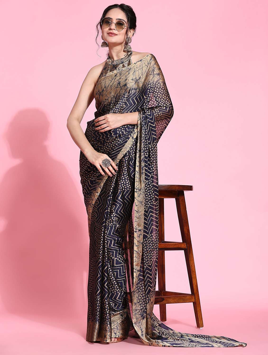 women printed casual wear saree with blouse - 21912147 - Zoom Image - 0