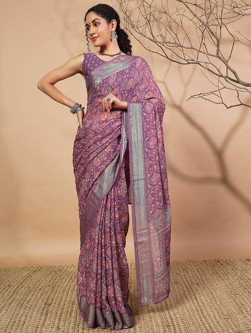 women printed casual wear saree with blouse - 21912434 - Standard Image - 0