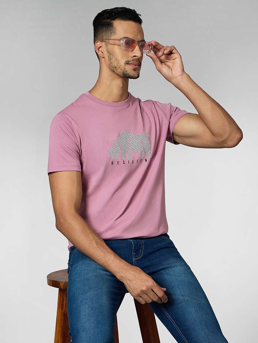 men chest print round neck regular fit t-shirt