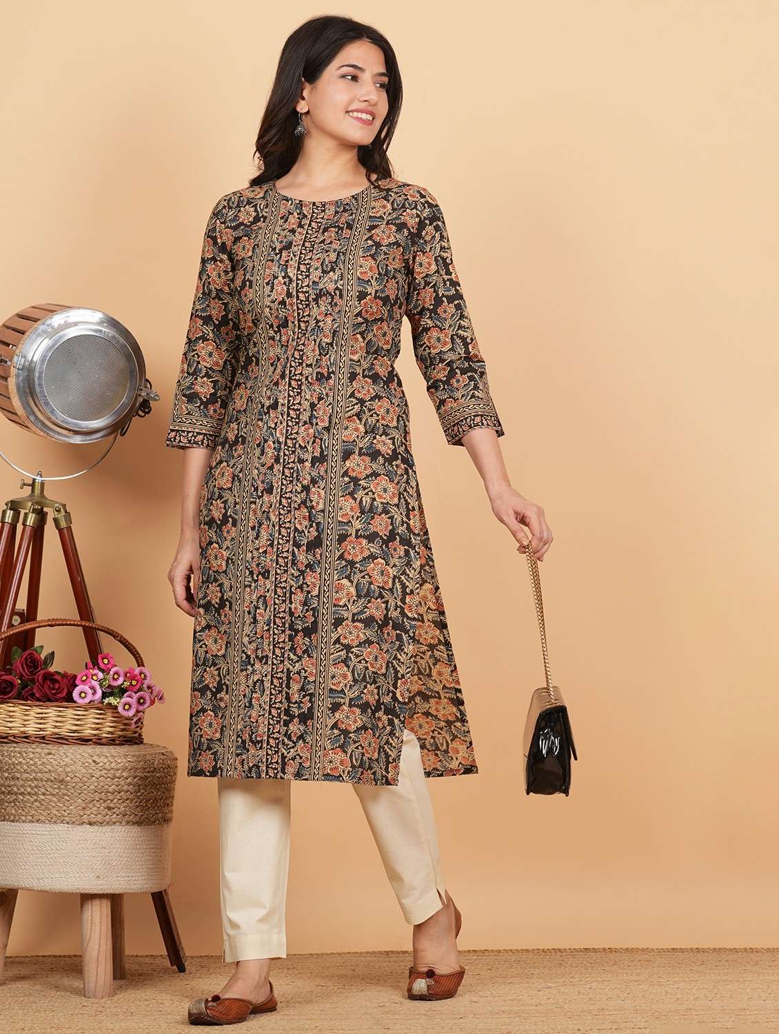 women three quarter sleeve straight kurta - 21913194 - Zoom Image - 0