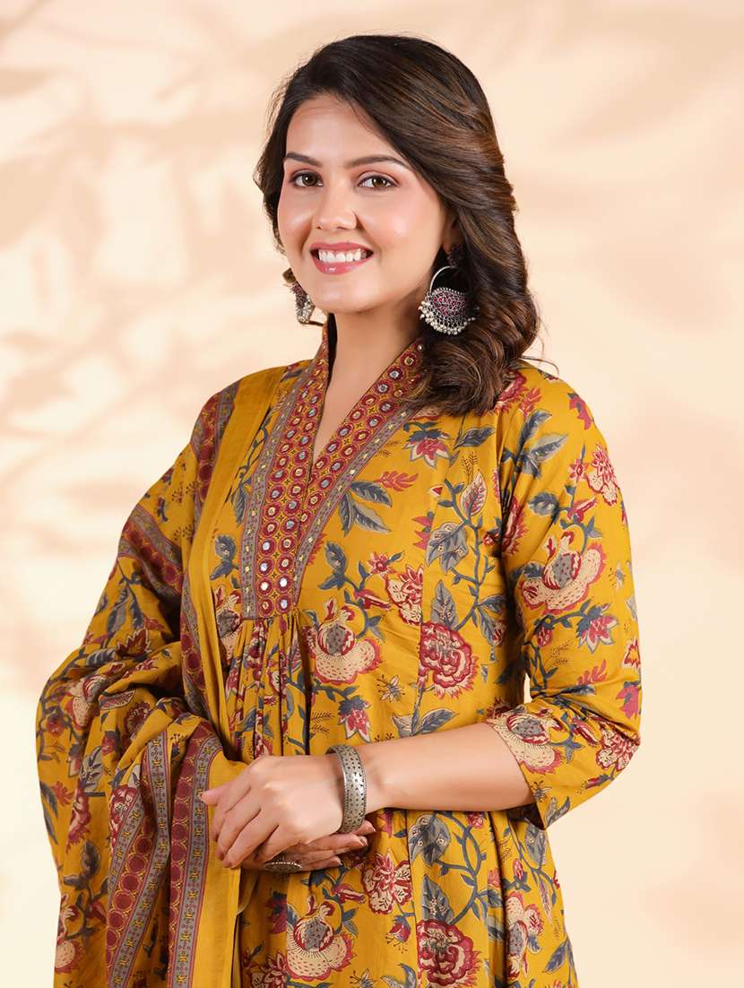 women three quarter sleeve kurta palazzo with dupatta set - 21913224 - Standard Image - 2