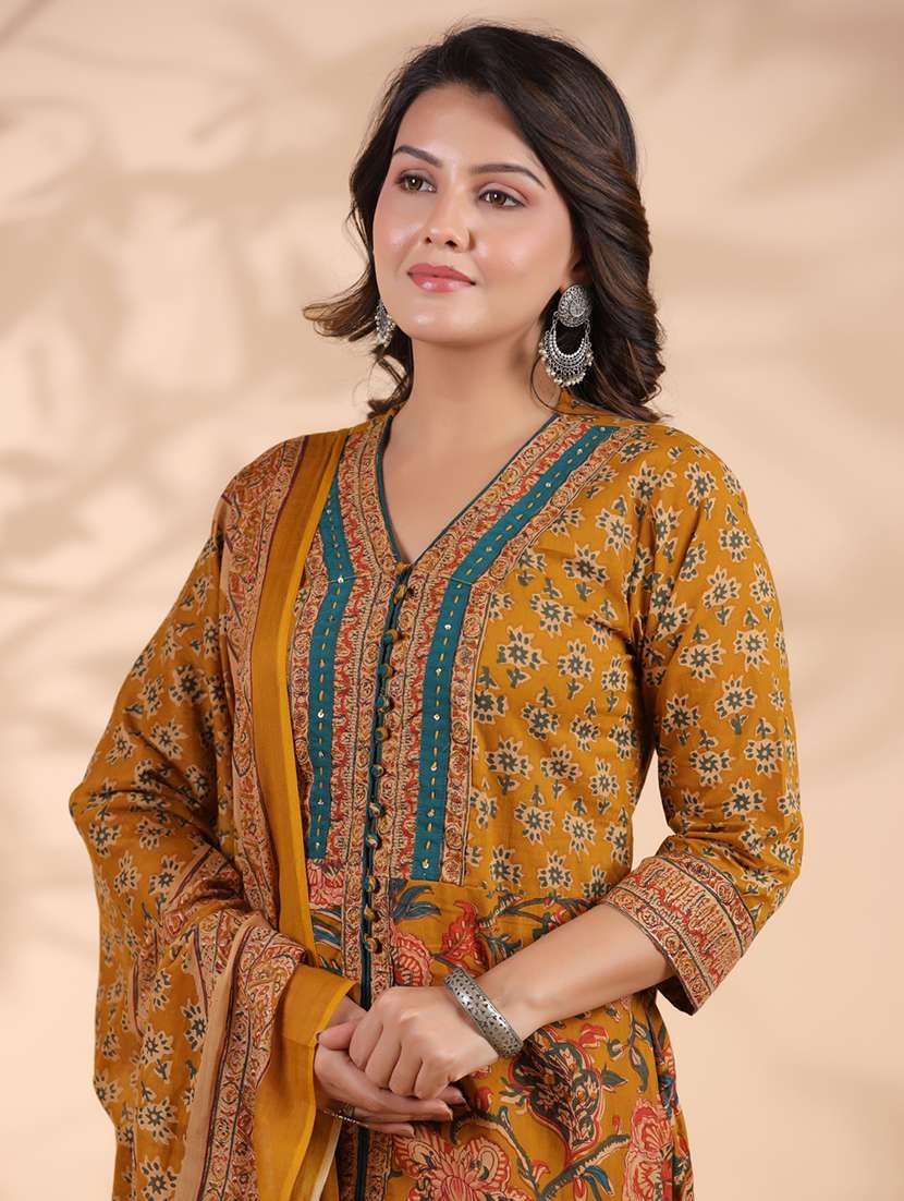 women three quarter sleeve kurta palazzo with dupatta set - 21913227 - Standard Image - 2