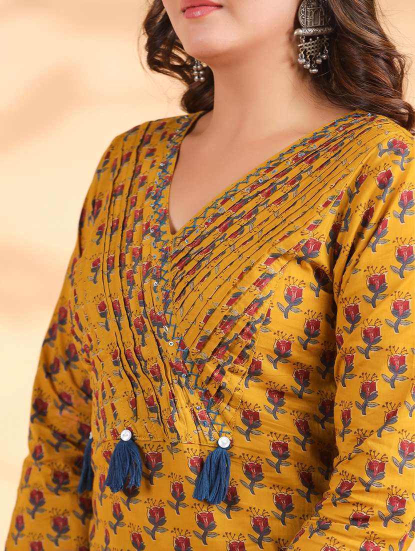 women three quarter sleeve kurta palazzo with dupatta set - 21913230 - Standard Image - 2