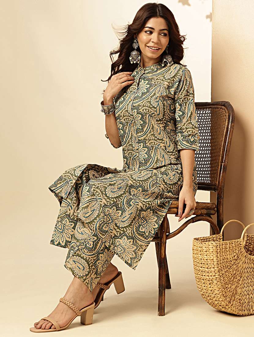 women printed three quarter sleeve kurta palazzo set