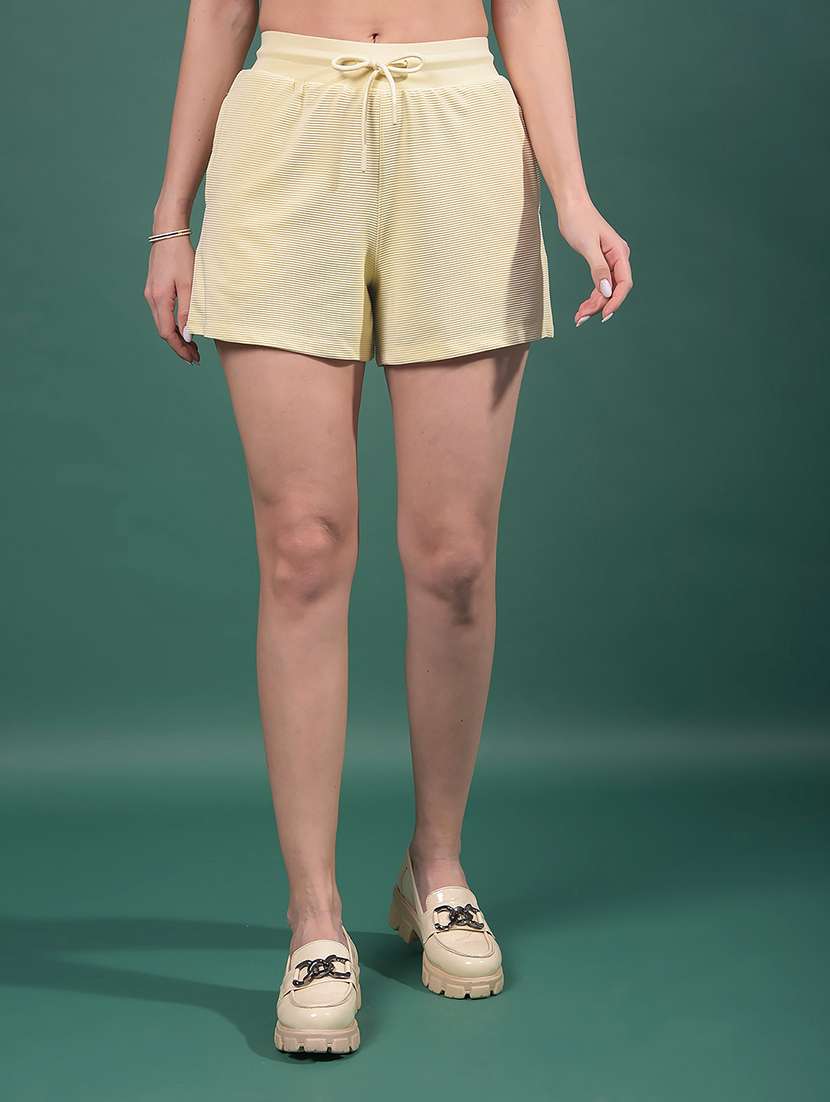 women solid mid rise regular fit shorts