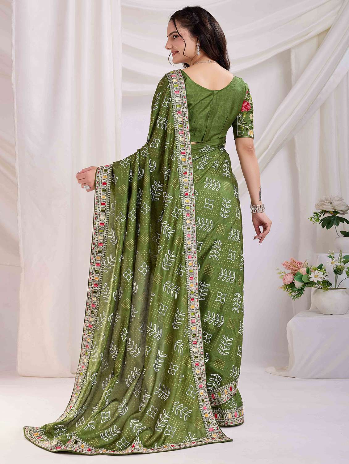 women bandhani printed bordered saree with blouse - 21916229 - Standard Image - 2