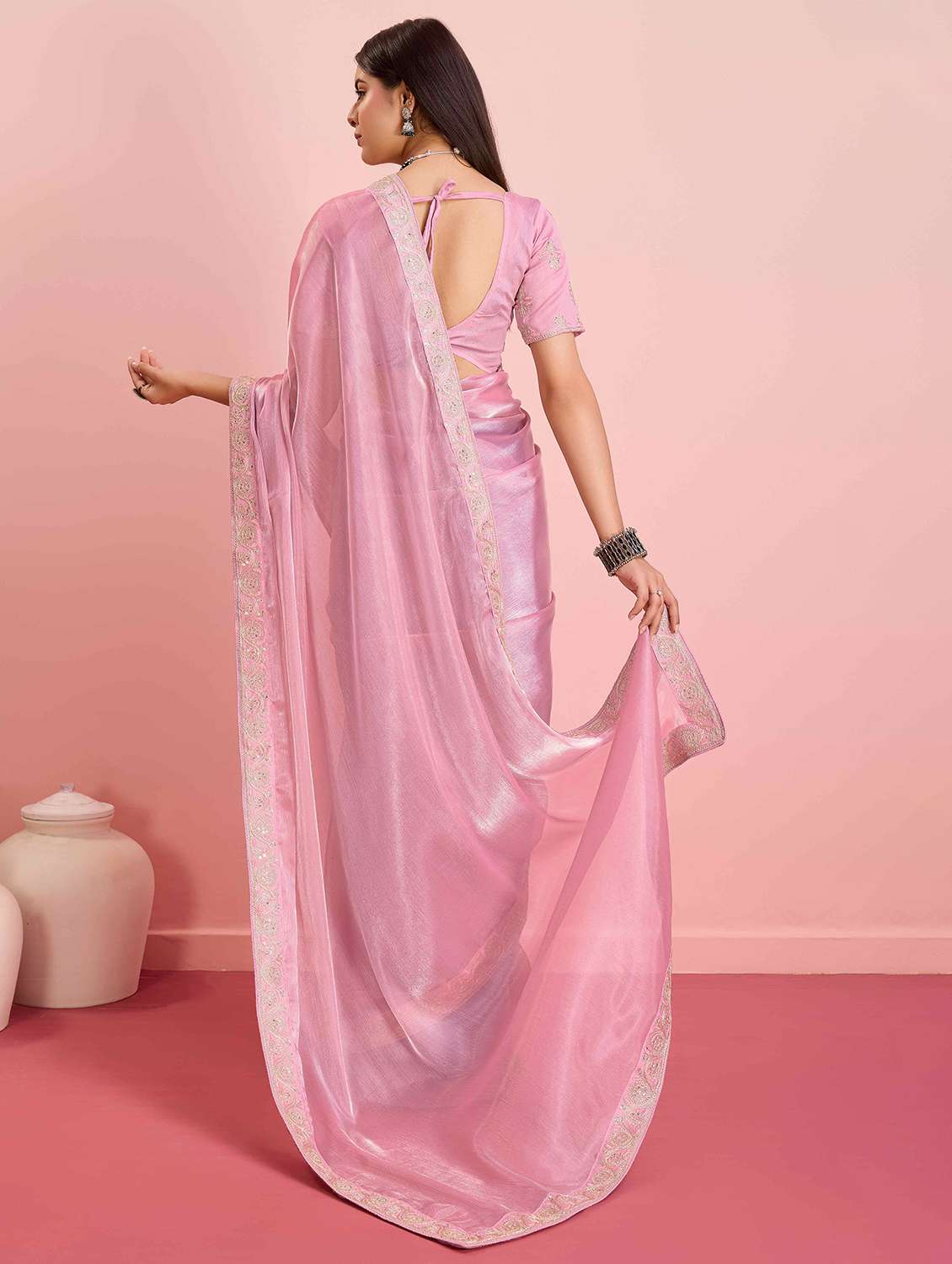 women solid with bordered saree with blouse - 21916250 -  Standard Image - 2