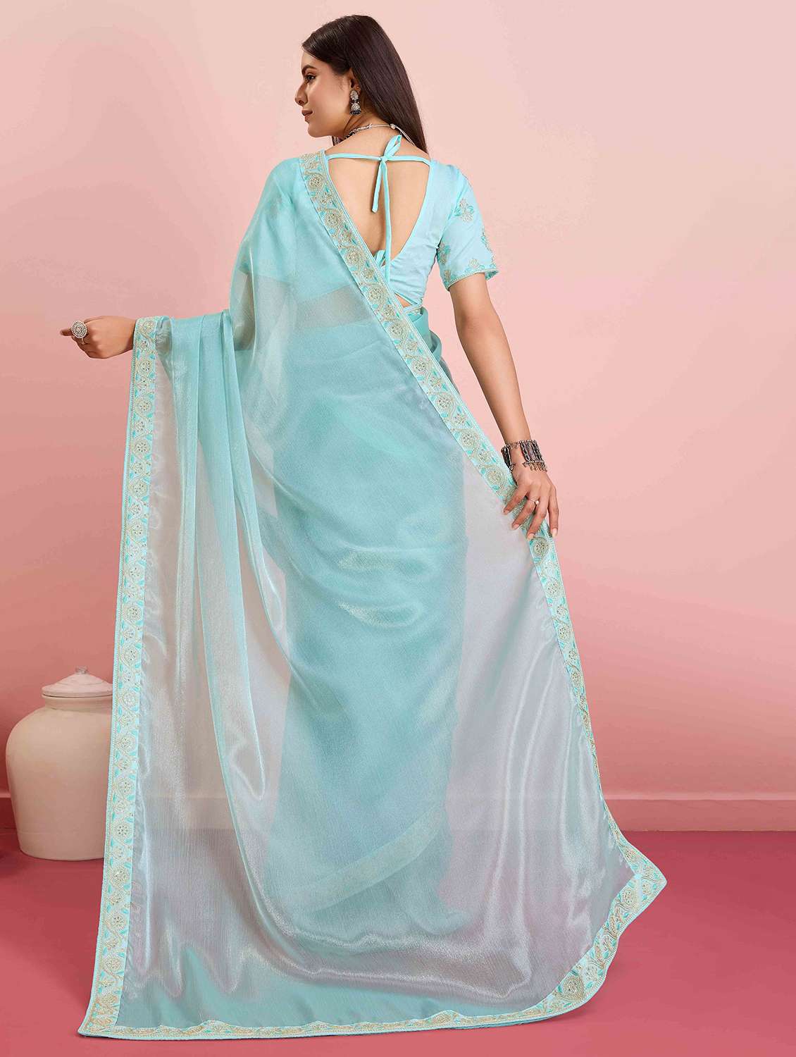 women solid with bordered saree with blouse - 21916251 -  Standard Image - 2