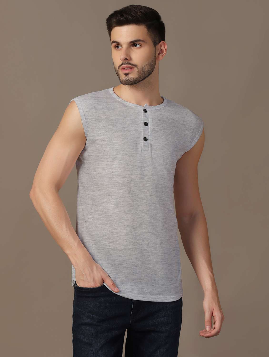 men grey solid sleeveless slim fit t-shirt