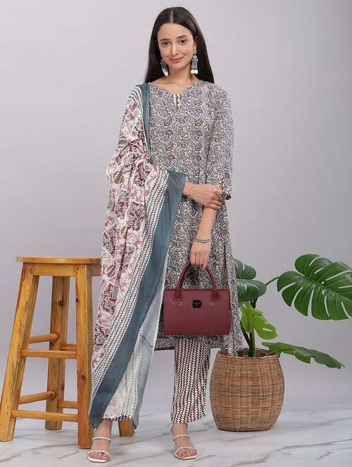 women three quarter sleeve kurta pant with dupatta set - 21916649 - Standard Image - 0