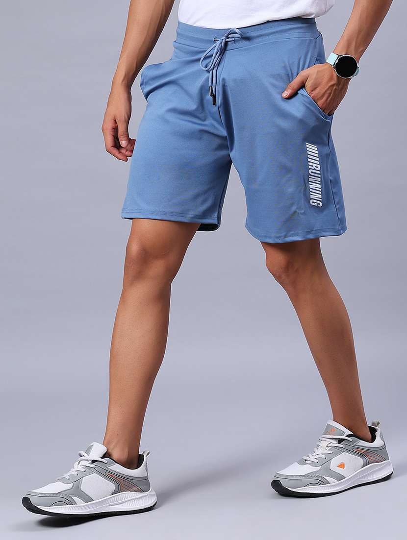 men solid mid rise regular fit shorts 