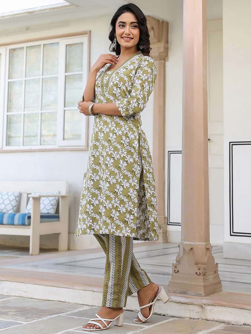 women three quarter sleeve kurta pant set - 21918797 -  Standard Image - 2
