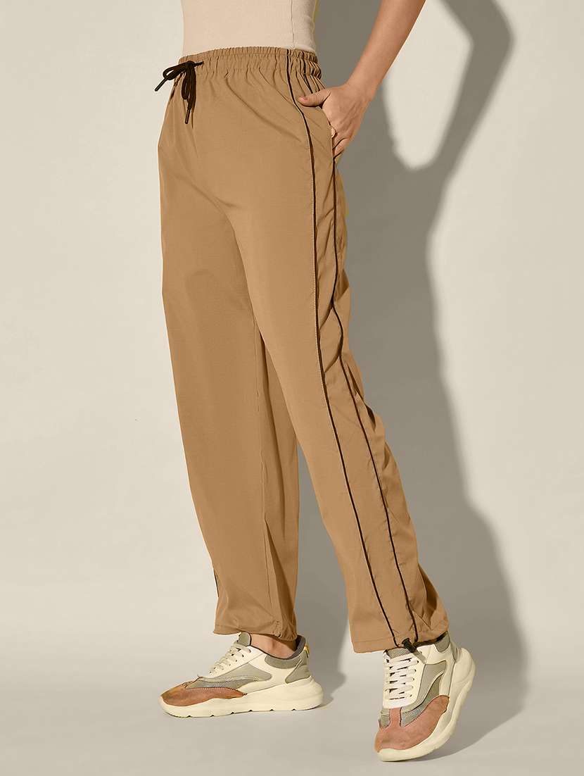 women solid high rise parachute pant