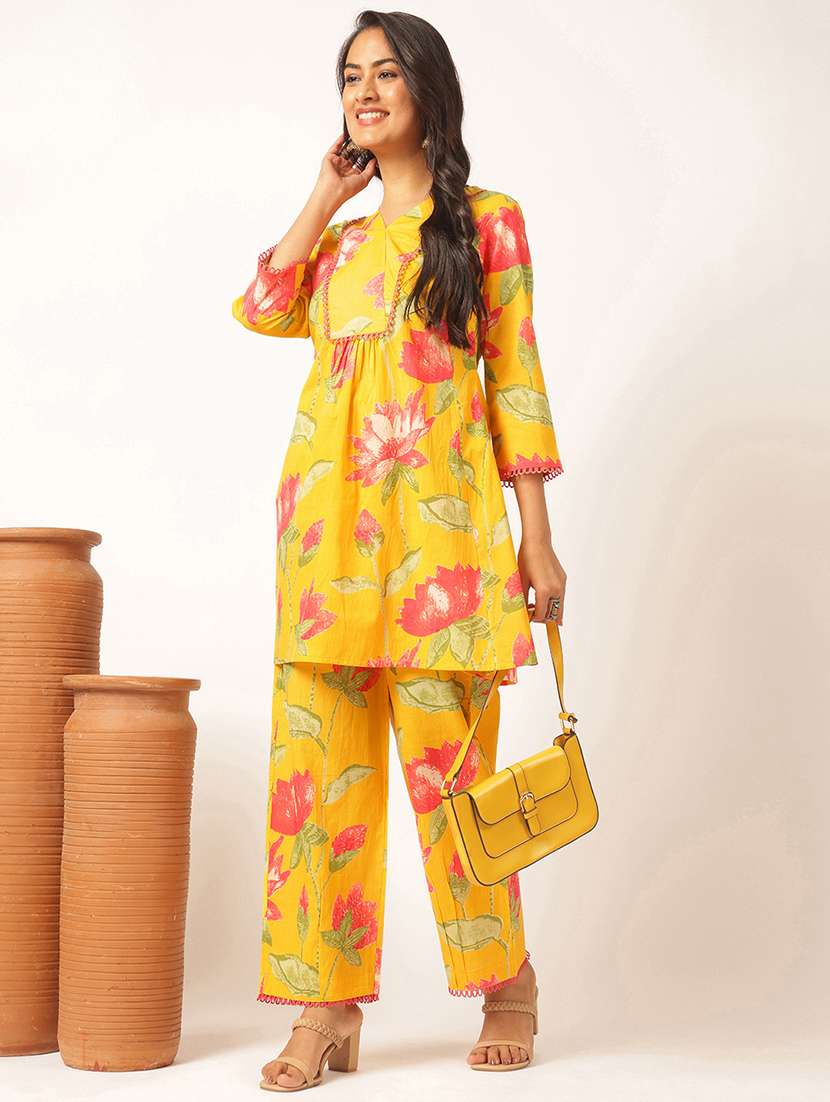 women three quarter sleeve kurta pant set - 21918921 -  Standard Image - 2