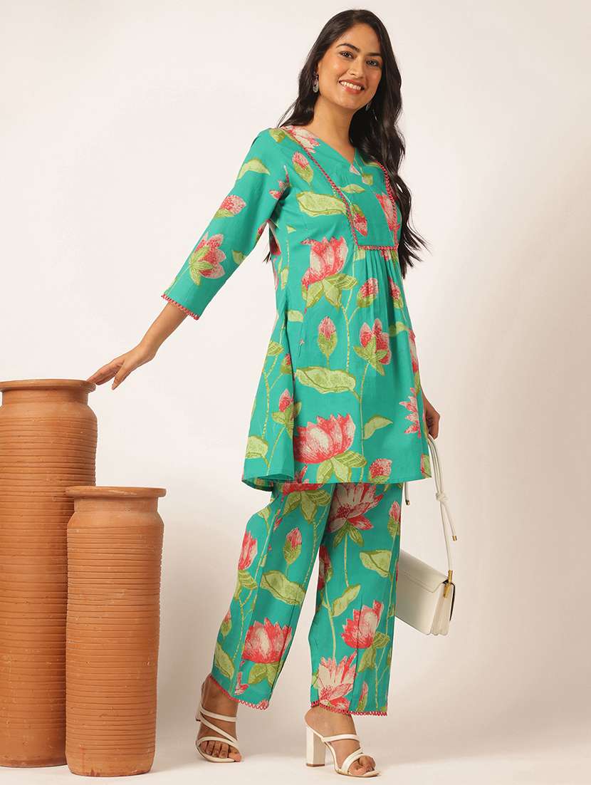 women three quarter sleeve kurta pant set - 21918922 -  Standard Image - 2