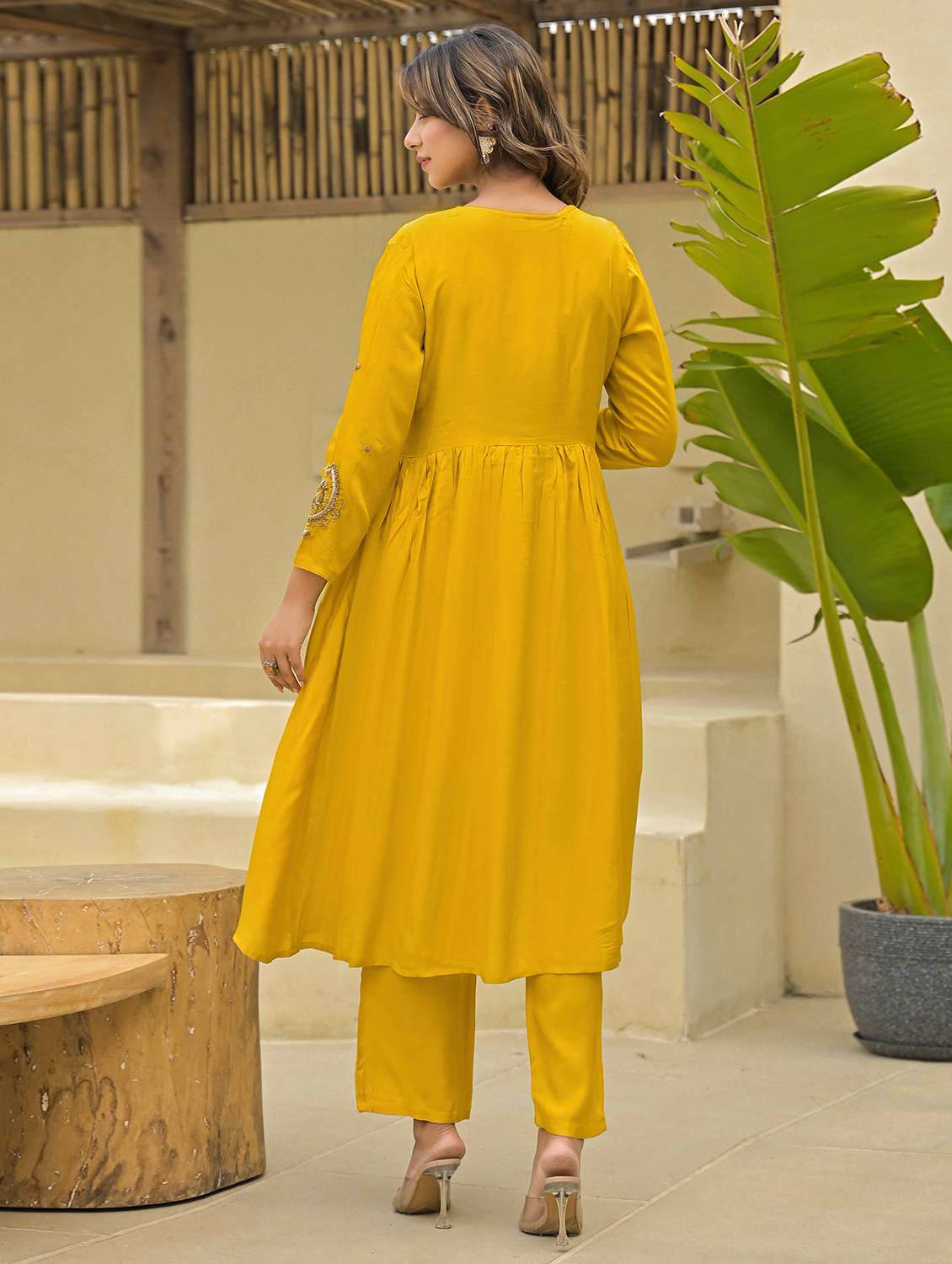 women three quarter sleeve kurta pant with dupatta set - 21919850 - Standard Image - 2