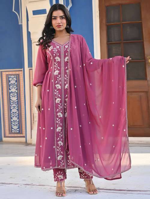 women three quarter sleeve kurta pant with dupatta set - 21919907 -  Standard Image - 0