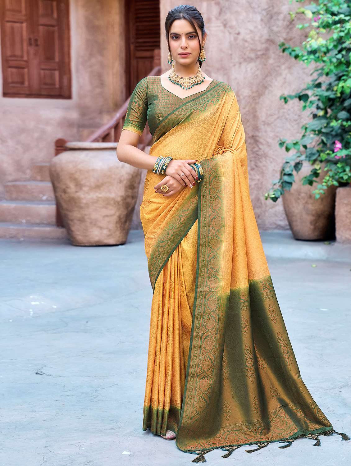 women self design banarasi saree with blouse