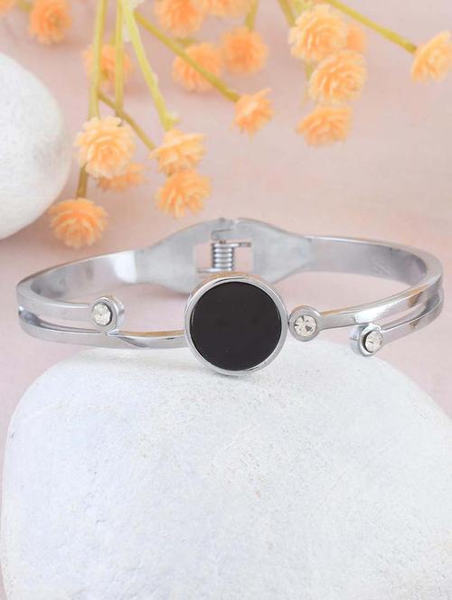 women silver cuff bracelet - 21923882 - Standard Image - 0
