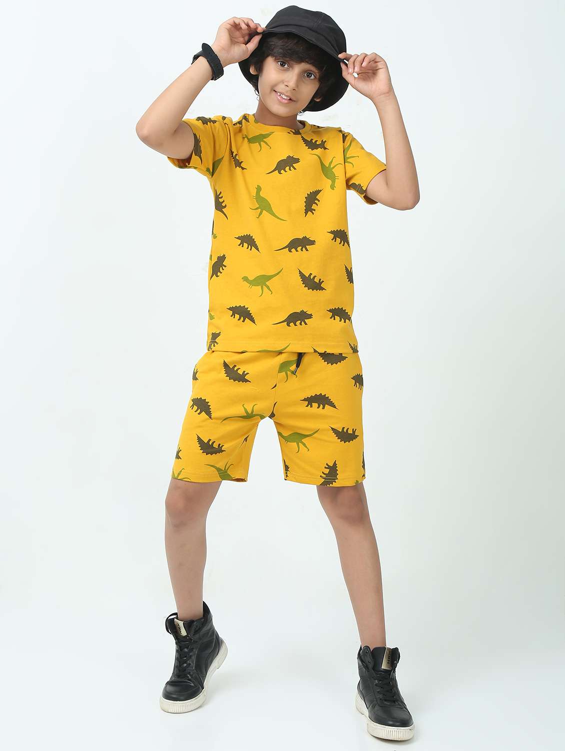boys printed t-shirt & shorts co-ords set