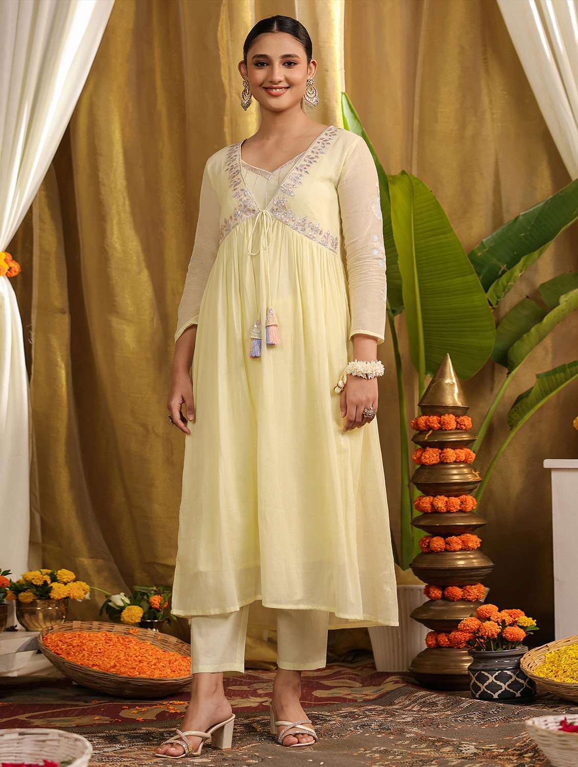 women embroidered long sleeve kurta pant set
