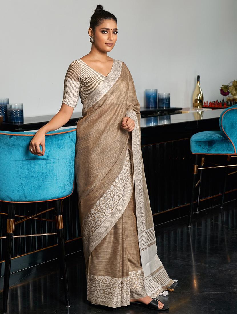 women solid with bordered saree with blouse - 21928510 - Zoom Image - 0