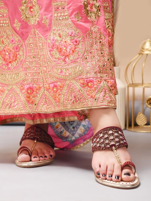 women embellished one toe kolhapuri - 21930400 - Standard Image - 0
