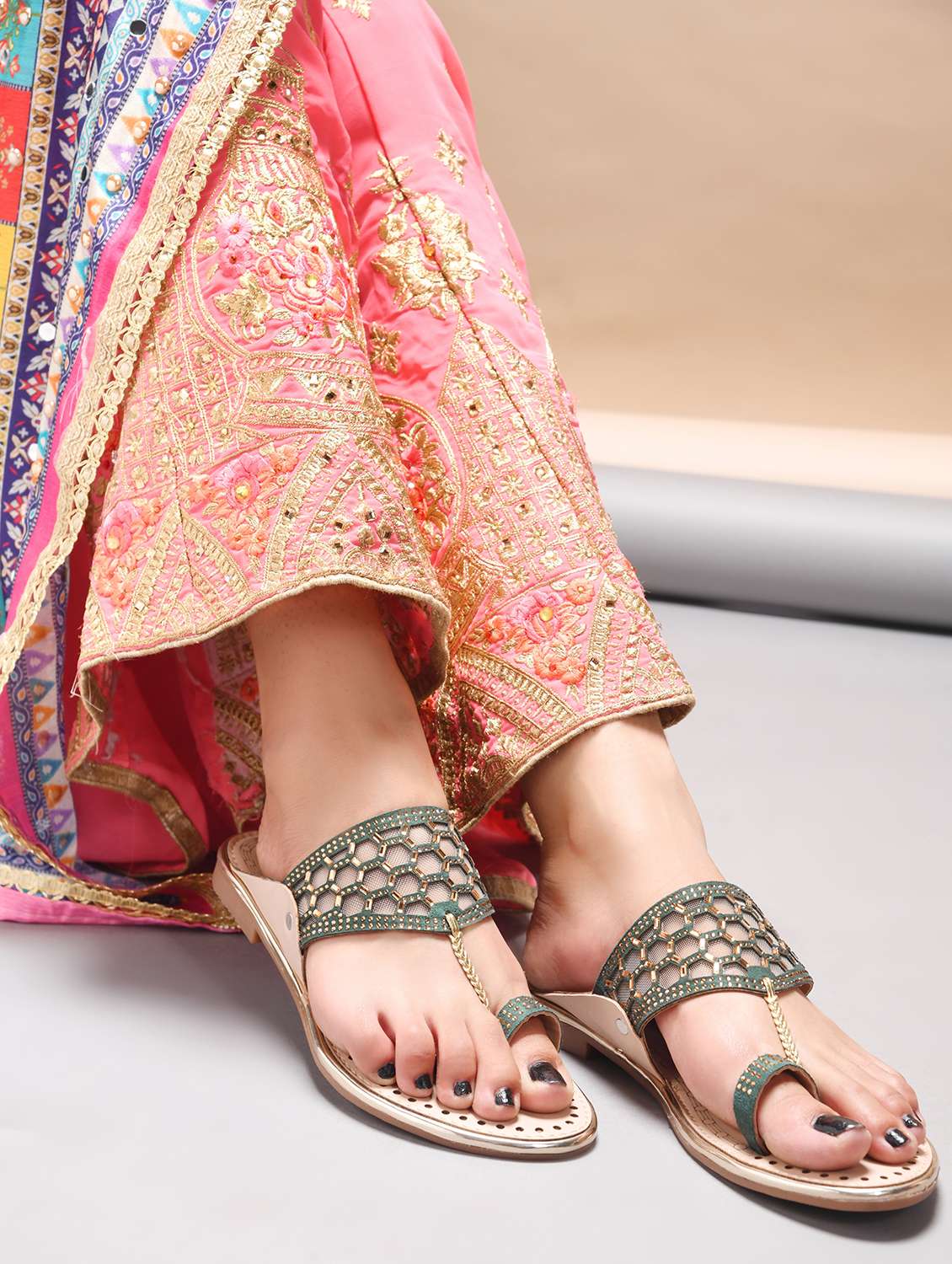 Women Embellished One Toe Kolhapuri