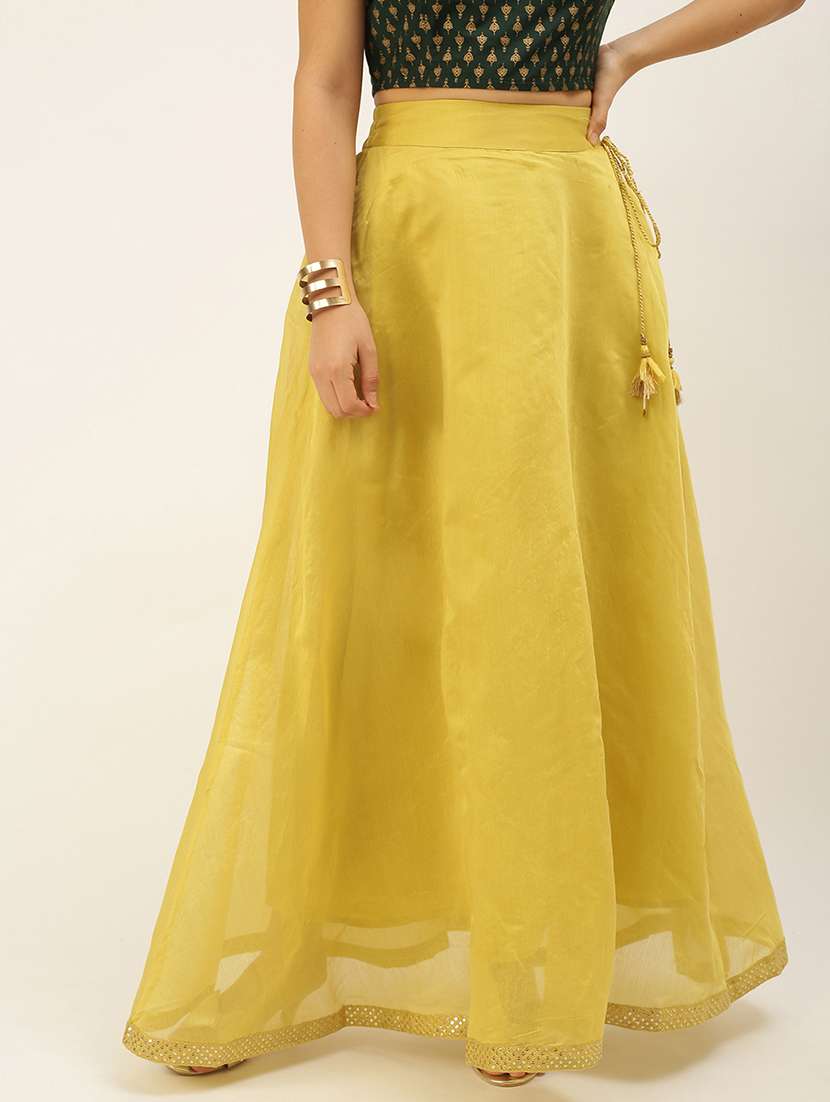 women solid mid rise flared skirt