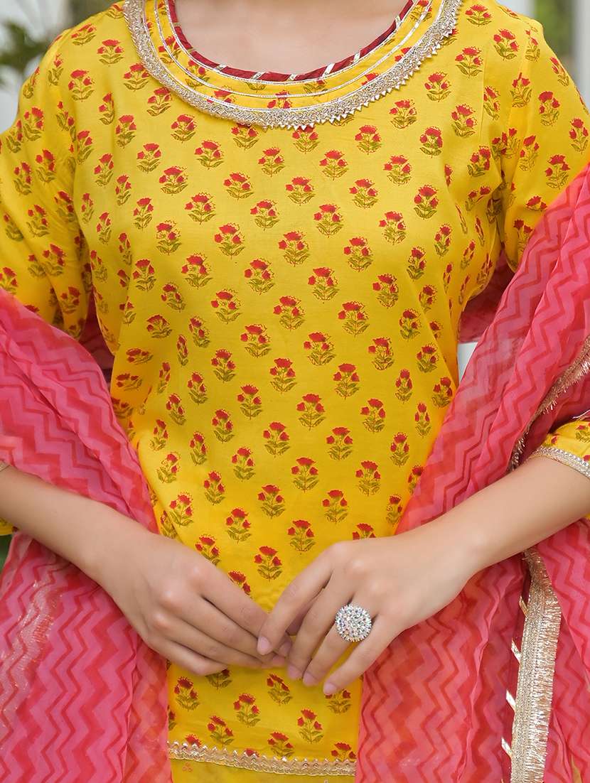 women three quarter sleeve kurta sharara with dupatta set - 21931193 - Standard Image - 2