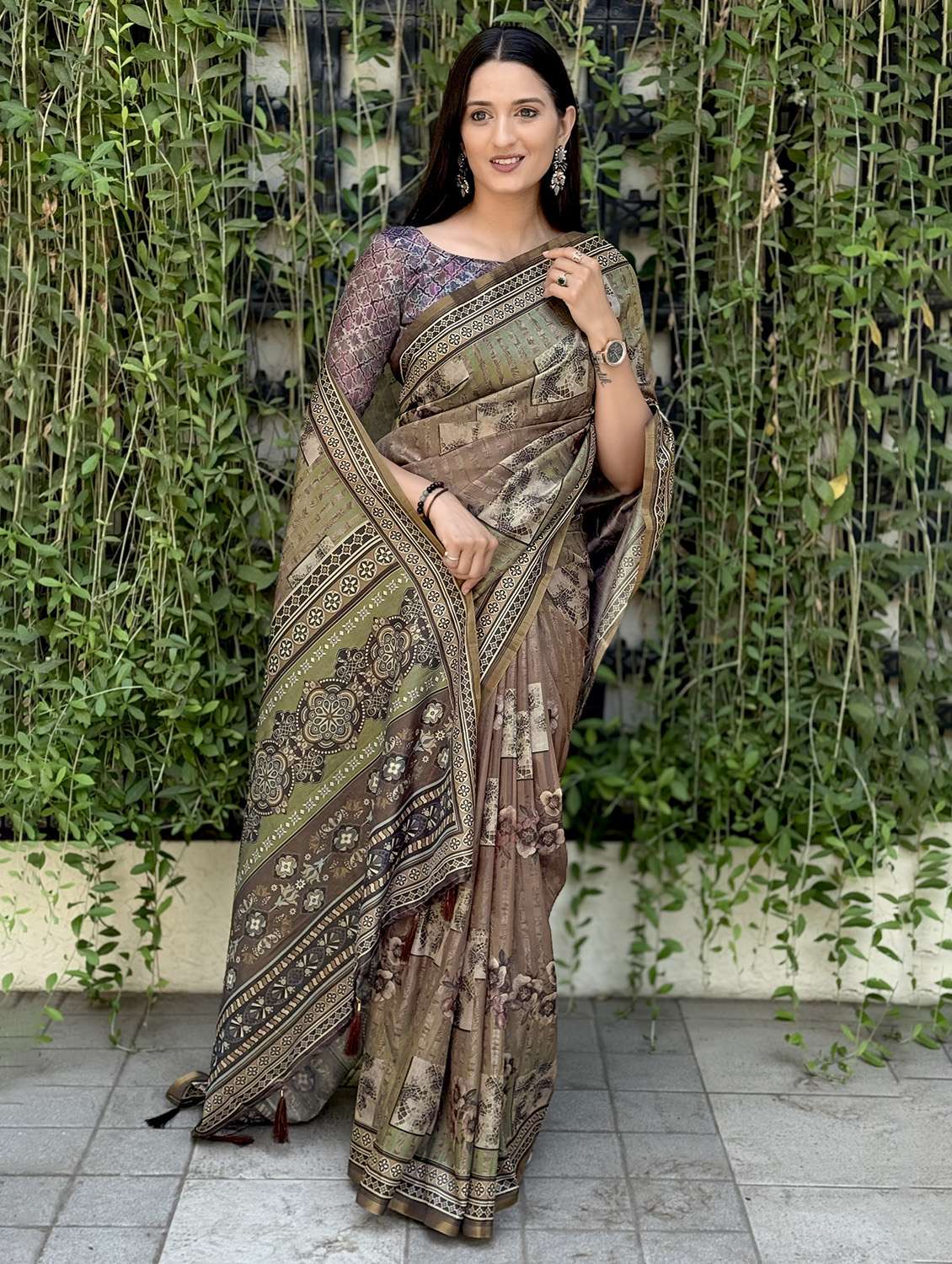 women printed casual wear saree with blouse - 21931232 -  Standard Image - 2