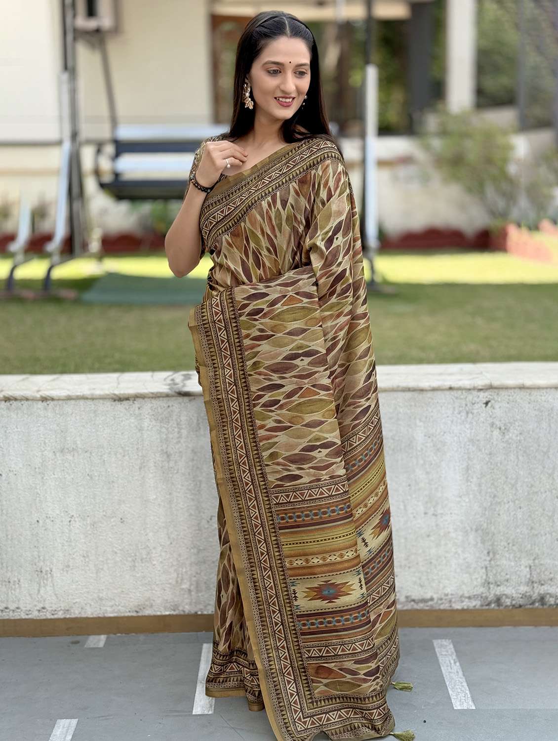 women printed casual wear saree with blouse - 21931233 -  Standard Image - 2