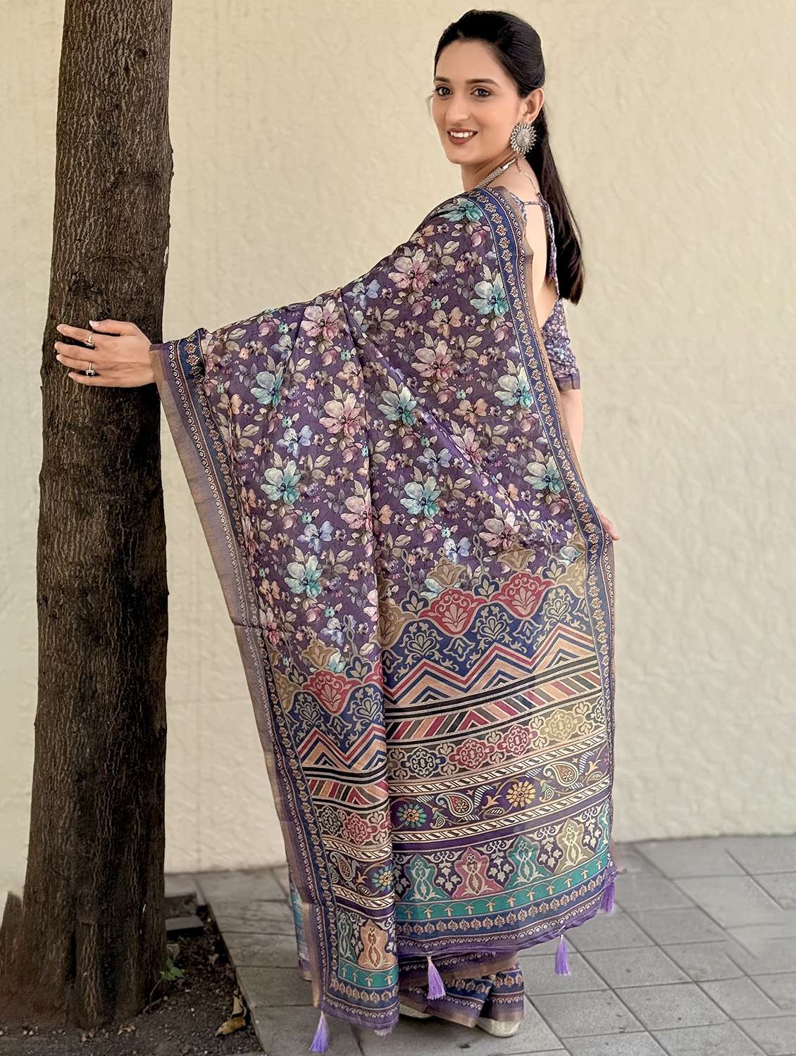 women printed casual wear saree with blouse - 21931237 -  Standard Image - 2