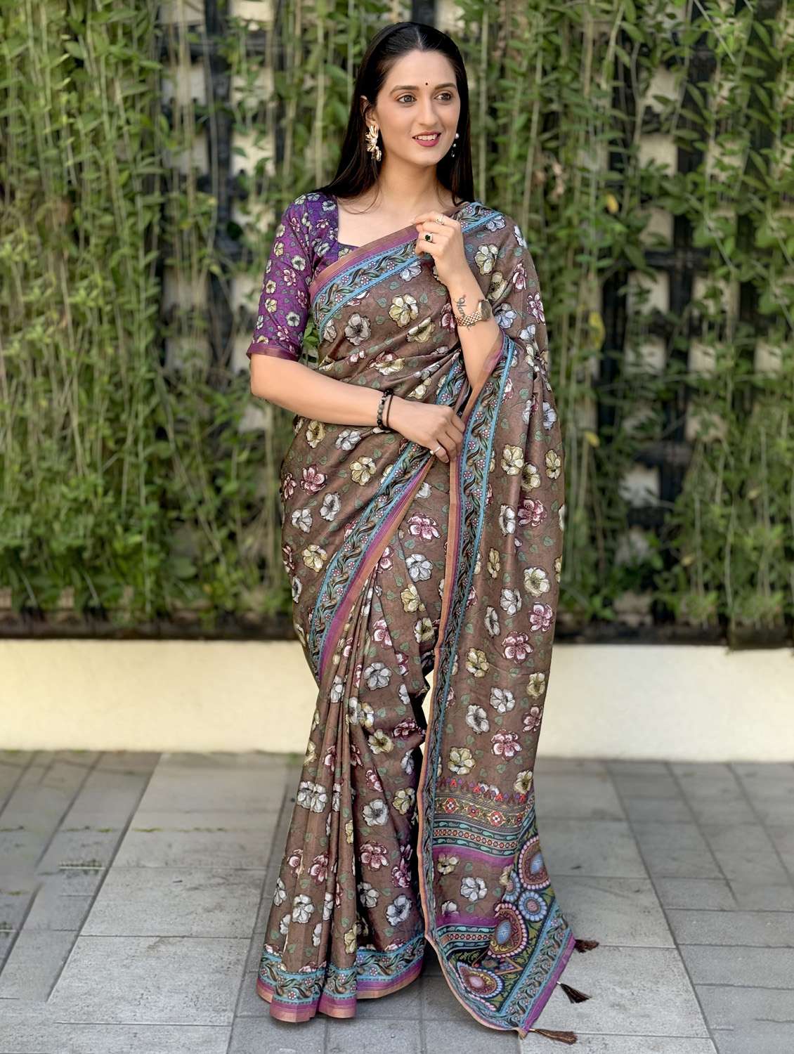 women printed casual wear saree with blouse - 21931239 -  Standard Image - 2