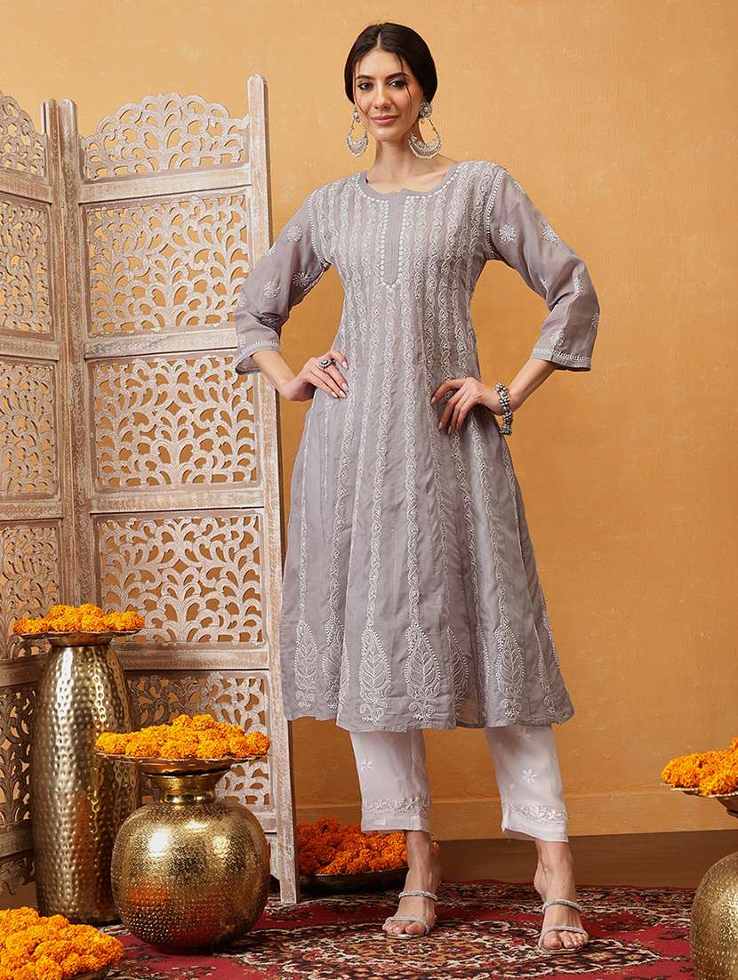 women chikankari three quarter sleeve anarkali kurta - 21932029 - Zoom Image - 0