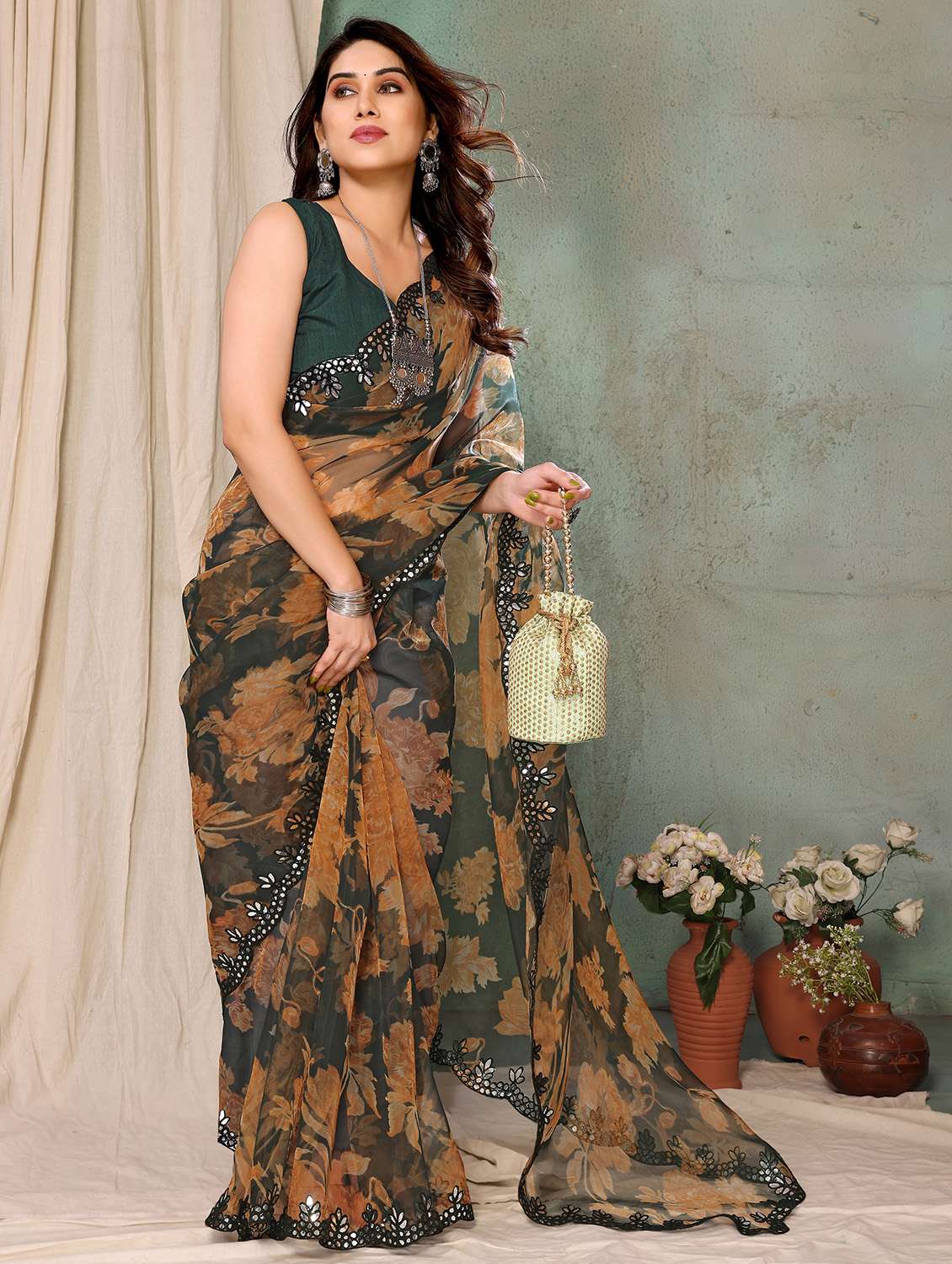 women floral printed saree with blouse - 21932115 - Standard Image - 2