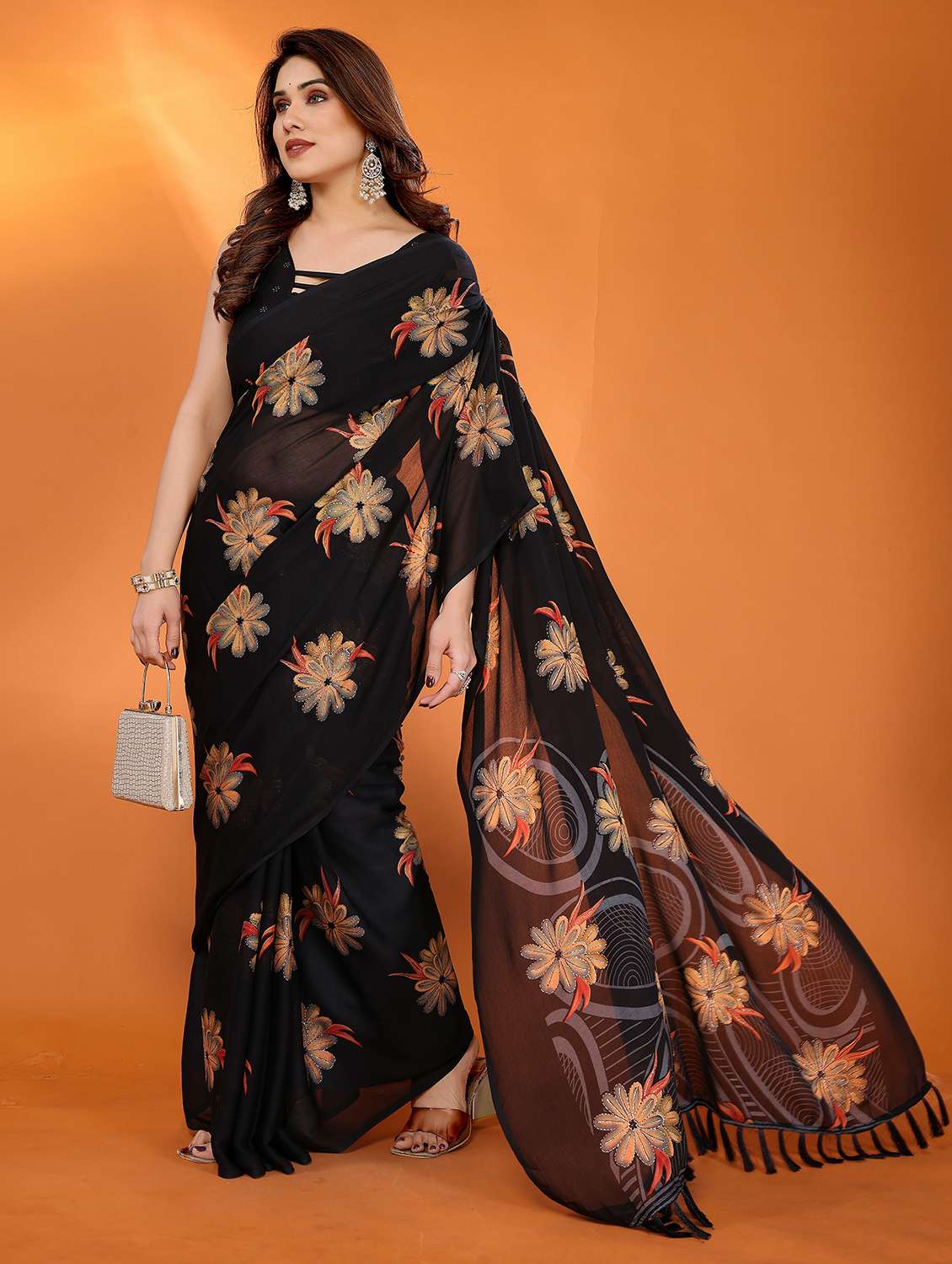 women floral printed saree with blouse - 21932169 - Standard Image - 2