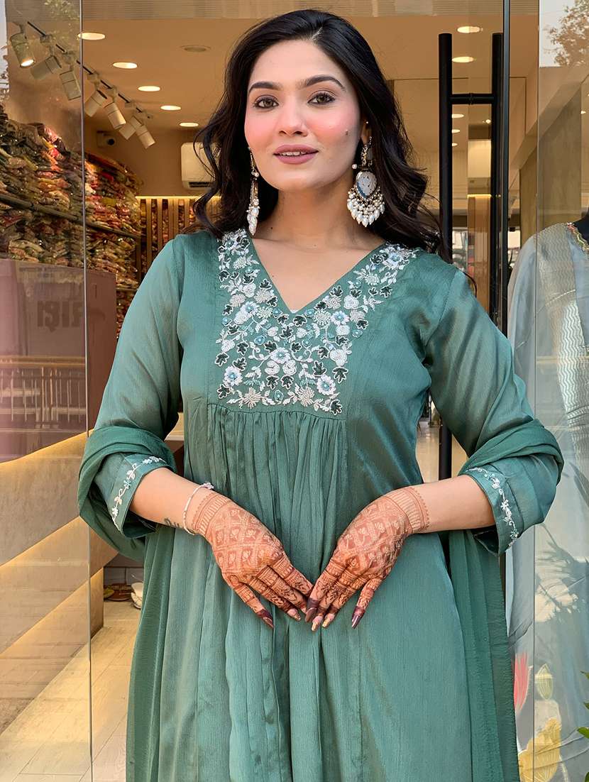 women three quarter sleeve kurta palazzo with dupatta set - 21932484 -  Standard Image - 2