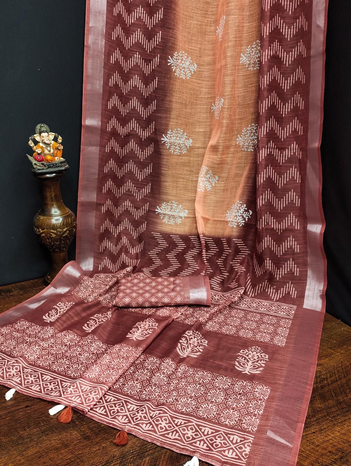 women printed casual wear saree with blouse - 21934995 - Standard Image - 2