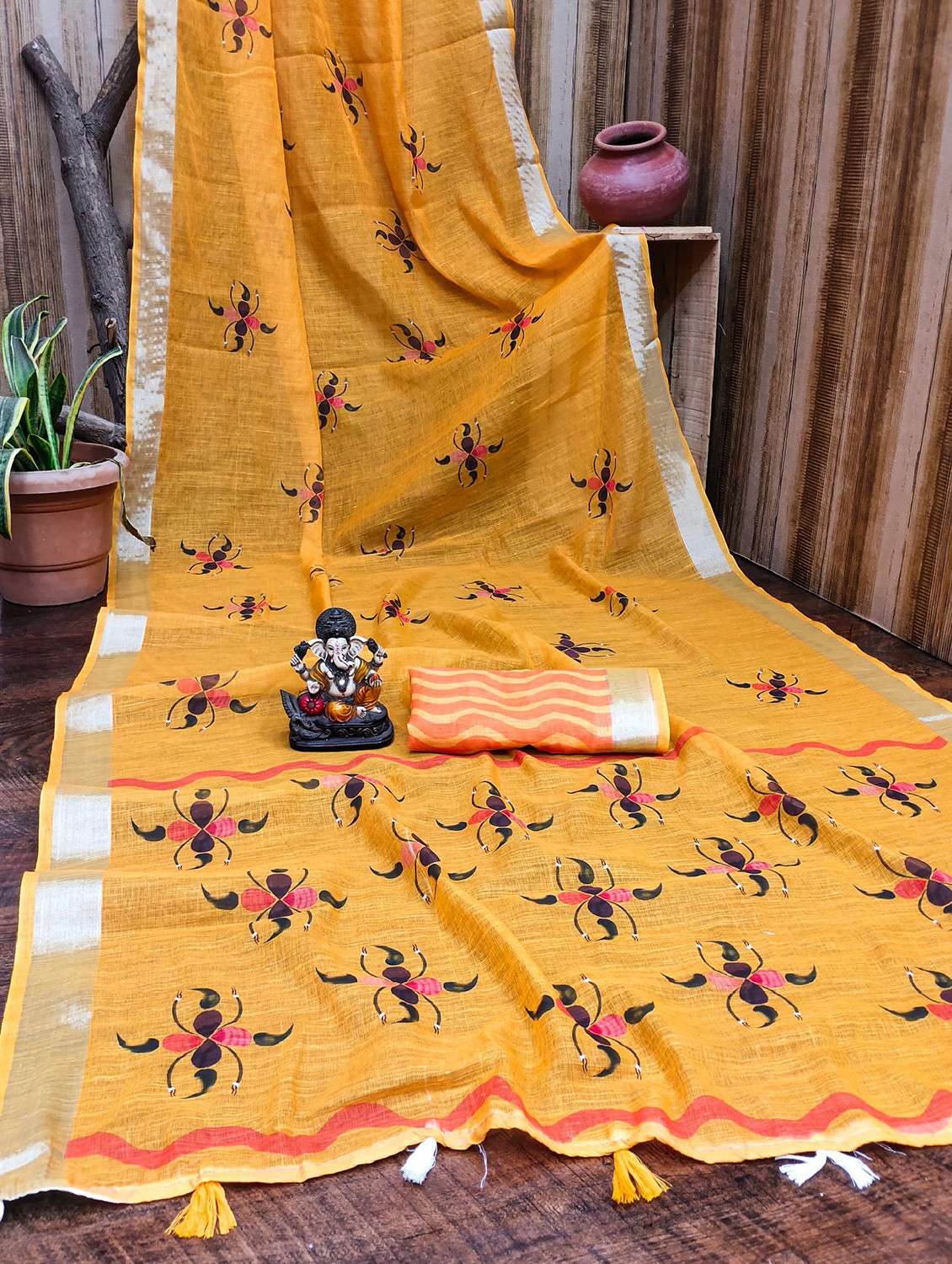 women printed casual wear saree with blouse - 21935010 - Standard Image - 2