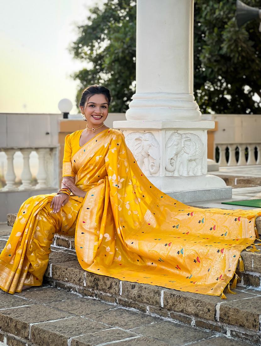 women self design banarasi saree with blouse - 21935112 - Standard Image - 2