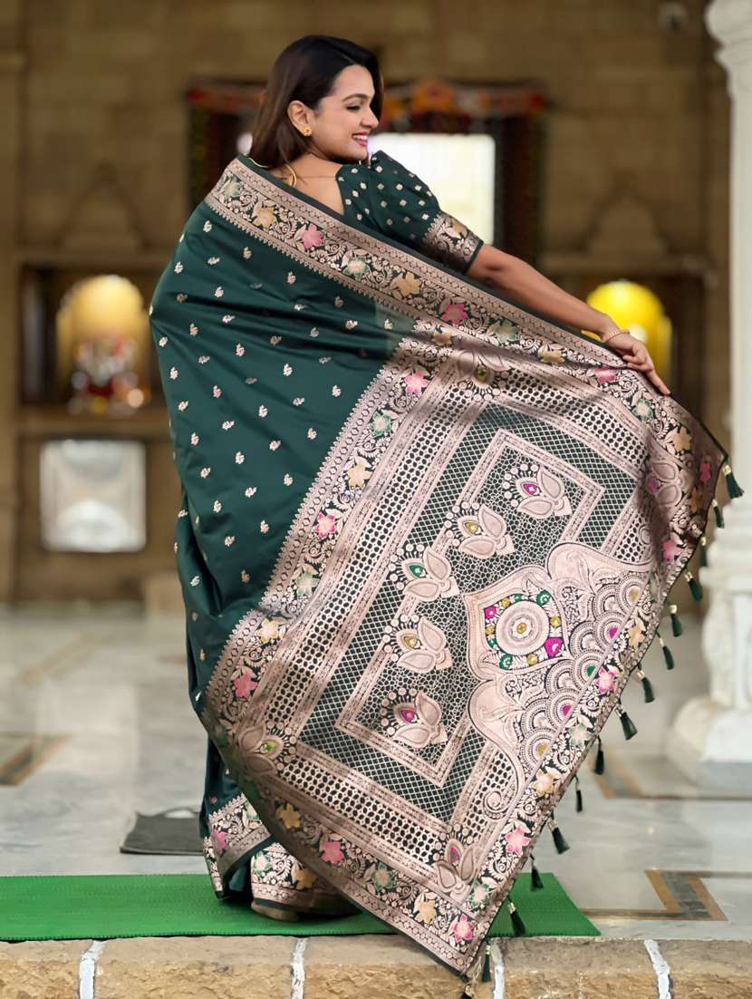 women self design banarasi saree with blouse - 21935114 -  Standard Image - 2