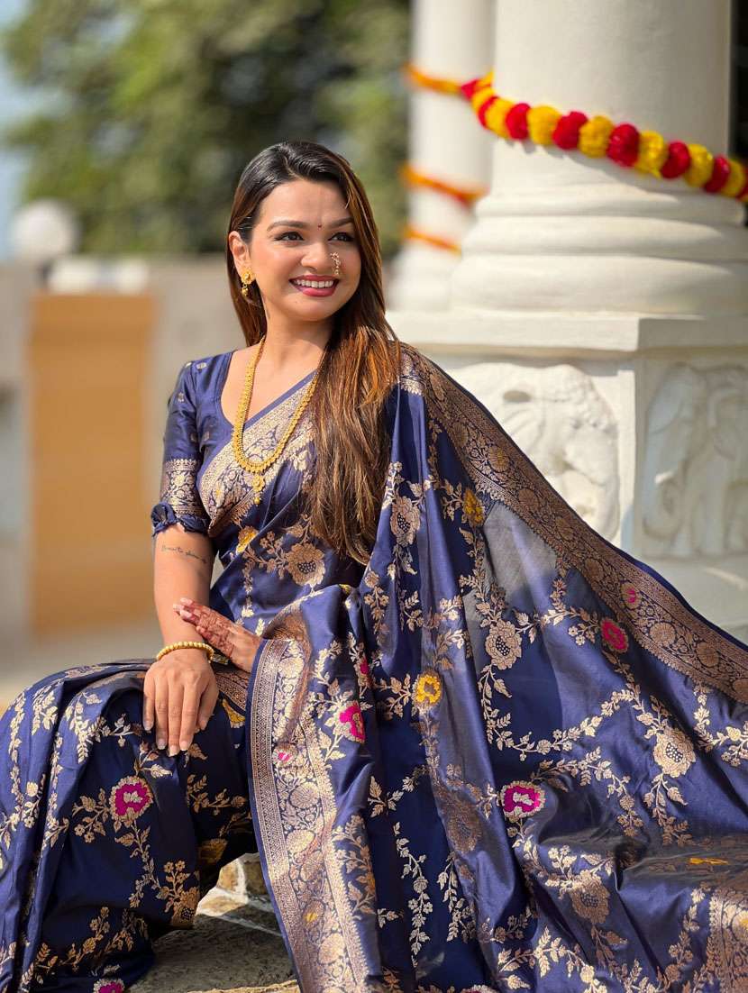 women self design banarasi saree with blouse - 21935175 -  Standard Image - 2