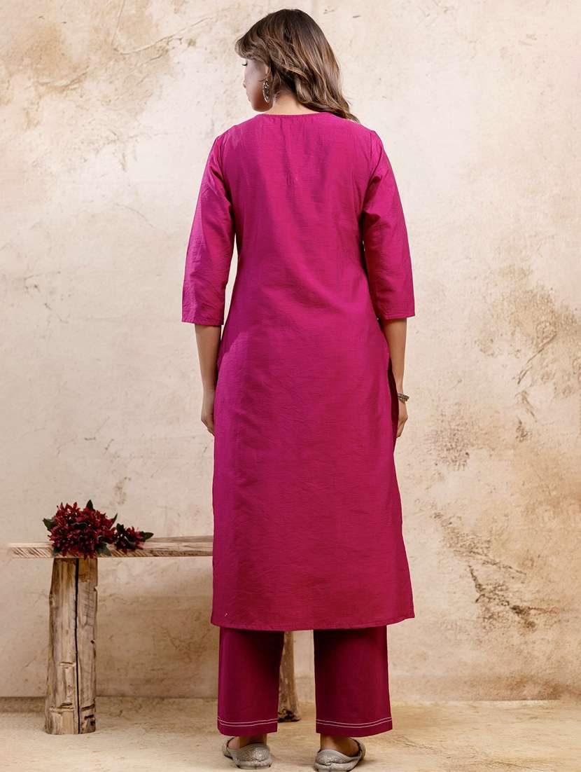 Women Three Quarter Sleeve Straight Kurta