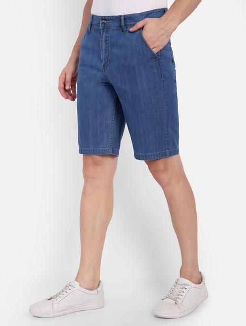 men solid mid rise regular fit denim short - 21941066 -  Standard Image - 0