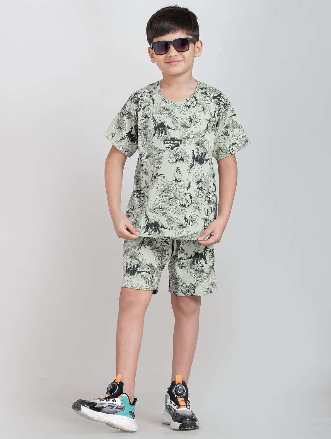 boys printed t-shirt & shorts co-ords set