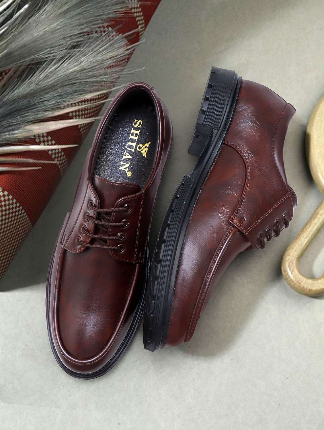 men brown lace-up derby