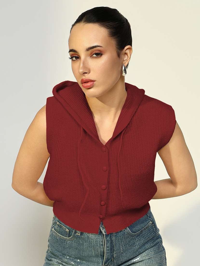 women maroon solid sleeveless hooded crop top